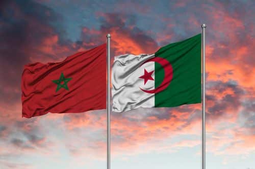 Drapeaux du Maroc et de l'Algérie